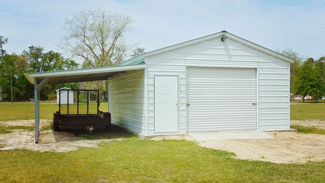 Garaje con techo vertical de 20x26 con inclinación de 12x26. Original