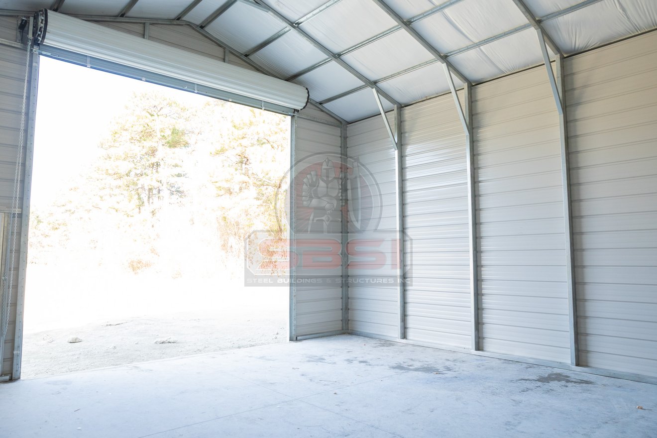 Edificio personalizado con puerta de garaje enrollable